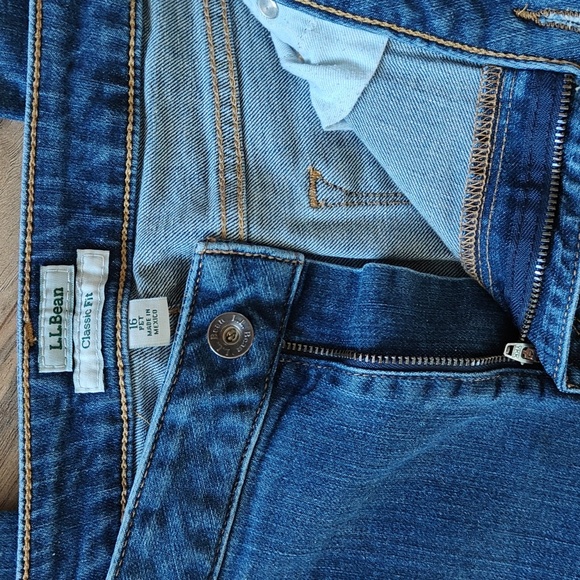 EUC L.L. Bean Petite Jeans - Picture 2 of 5